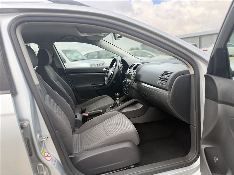 Volkswagen Golf 1,9 TDI 77kW +SADA KOL, TAŽNÉ - fotka 21 z 22