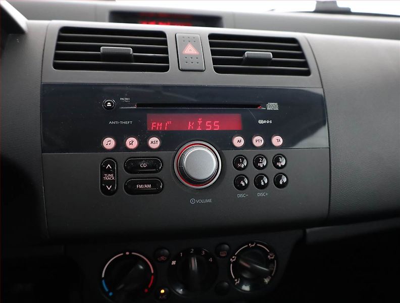 Suzuki Swift (2010) 1.3 i, Serv.kniha, rezervace - fotka 11 z 13