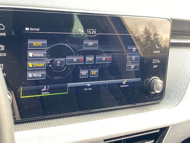 Škoda Kamiq (2024) 1.0 TSI Top Selection - fotka 20 z 34