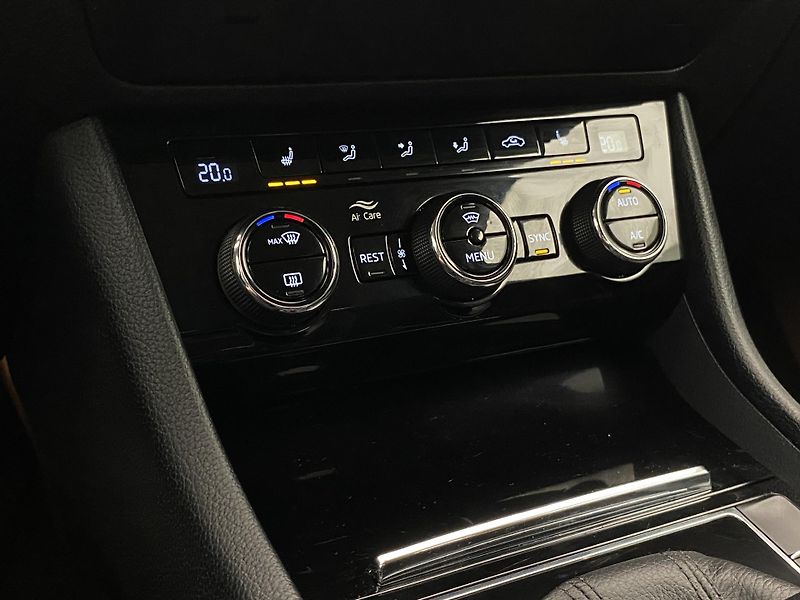 Škoda Superb 2.0TDI 140kW STYLE 4x4 DSG CZ - fotka 27 z 52