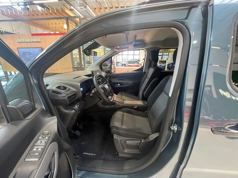 Toyota ProAce City Verso 1.5 D-4D M/T Family 7S - fotka 28 z 30