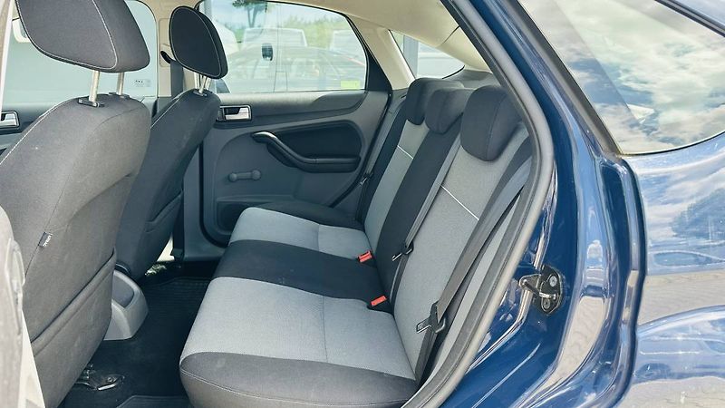 Ford Focus 1,4 16V 59kW MT5/0216 - fotka 18 z 22