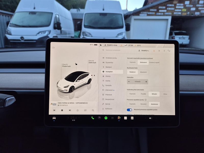 Tesla Model 3 STANDART RANGE 239w SOH 96,5% - fotka 23 z 48