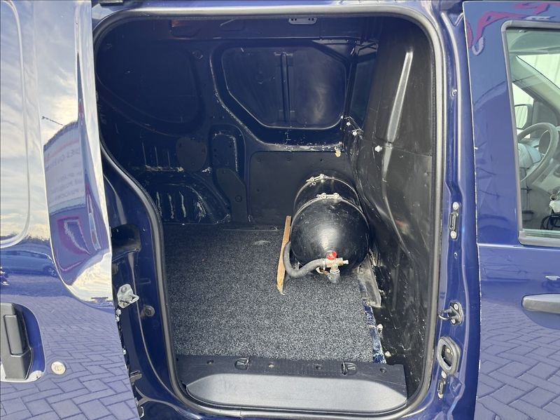 Dacia Dokker 1,6 i 60kW CNG klima původ ČR - fotka 17 z 50