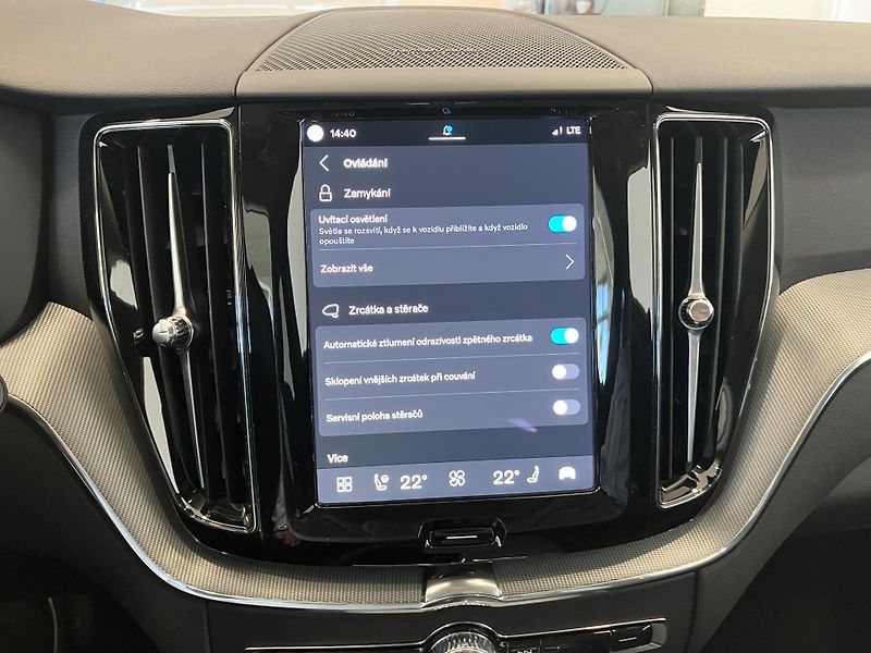 Volvo XC60 B5 AWD Plus Dark-REZERVACE - fotka 35 z 46