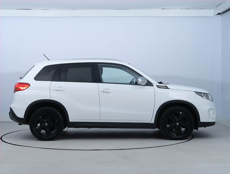 Suzuki Vitara (2018) 1.4 BoosterJet, Serv.kniha - fotka 6 z 17