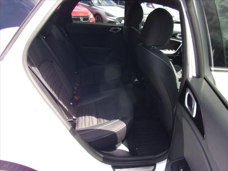 Kia ProCeed 1,5 T-GDI  GT-Line - fotka 13 z 32