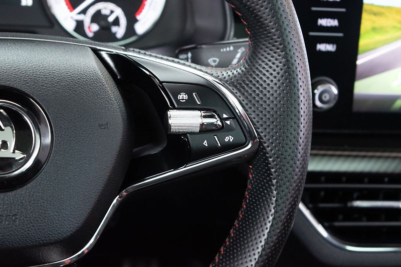 Škoda Kamiq 1.0 TSI MonteCarlo*TAŽNÉ*ČR 1M - fotka 20 z 44