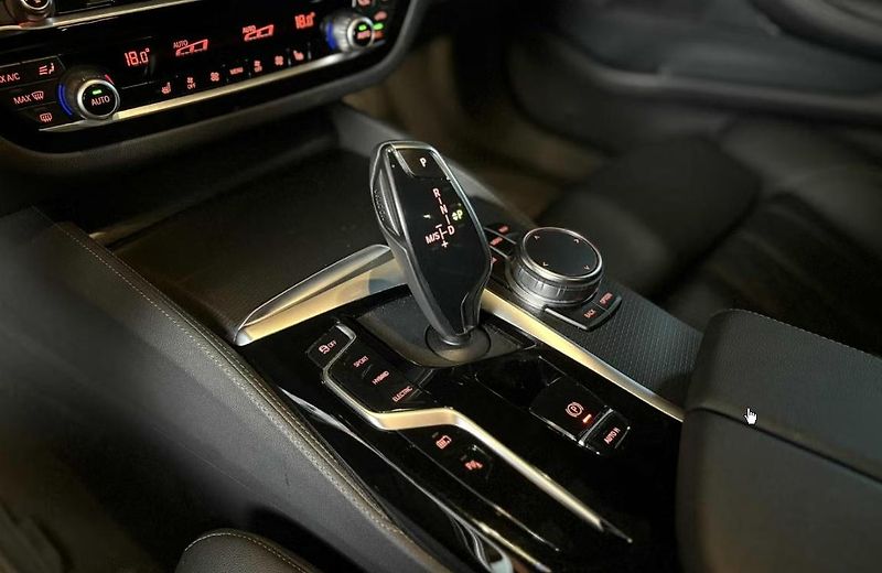 BMW Řada 5 530e xDrive M-Sport Taž. Kam. - fotka 12 z 24