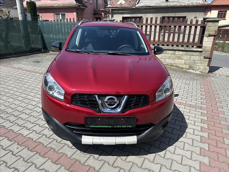 Nissan Qashqai 2,0 +2 4x4 7.Míst - fotka 10 z 25
