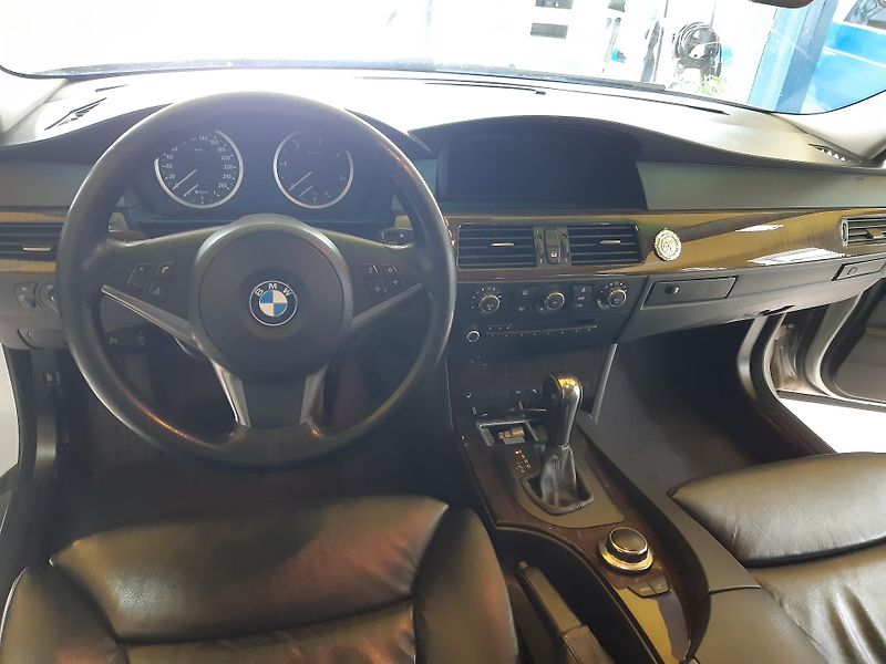 BMW Řada 5 3.0 d XDRIVE 170KW Combi - fotka 9 z 23