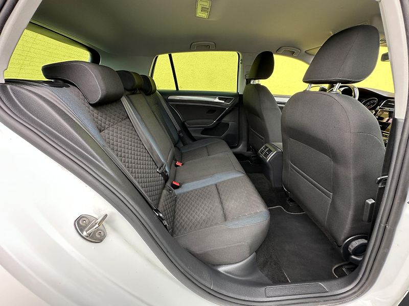 Volkswagen Golf (2019) IQ.DRIVE 1.5TSI110kW 2.Maj. - fotka 27 z 40