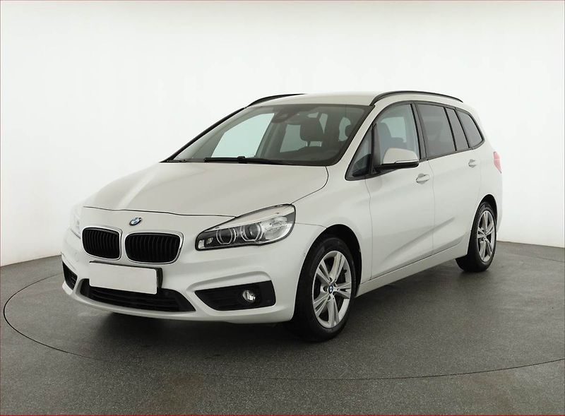 BMW Řada 2 (2019) 218d Gran Tourer, Serv.kniha - fotka 2 z 17