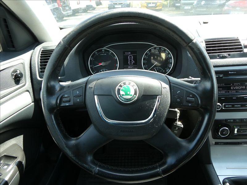 Škoda Octavia 1,4 TSi 90kW po servise, závěs - fotka 32 z 45