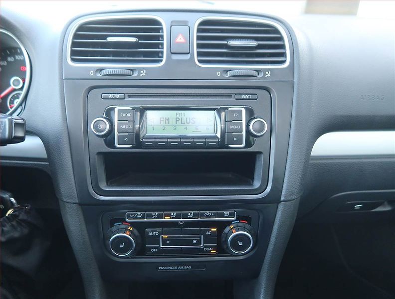 Volkswagen Golf (2010) 1.6 TDI, po STK, Tažné - fotka 12 z 14