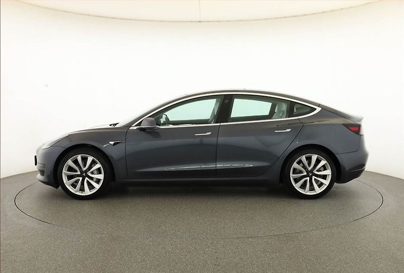 Tesla Model 3 (2020) Std Range Plus 52kWh, SoH 84% - fotka 3 z 21