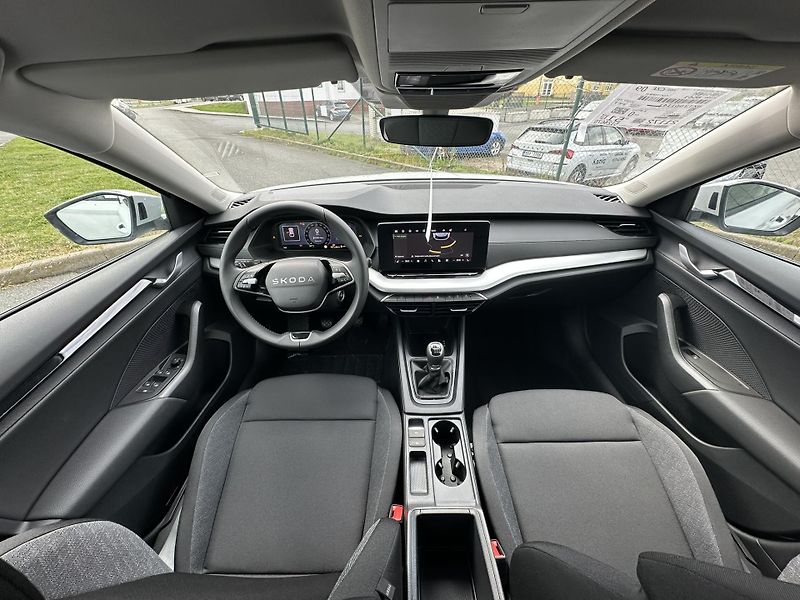 Škoda Octavia ESSENCE + dovýbava *580 - fotka 9 z 13