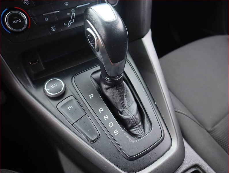 Ford Focus (2015) 1.5 TDCi, Automat, Navi - fotka 13 z 19