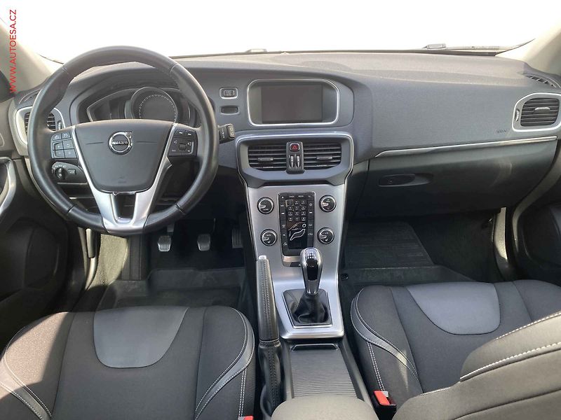 Volvo V40 (2017) 2.0T2, Momentum - fotka 8 z 17