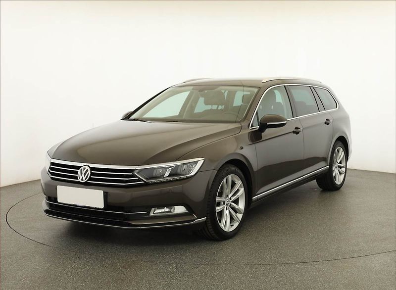 Volkswagen Passat (2016) Highline 2.0 TDI, Automat - fotka 2 z 19