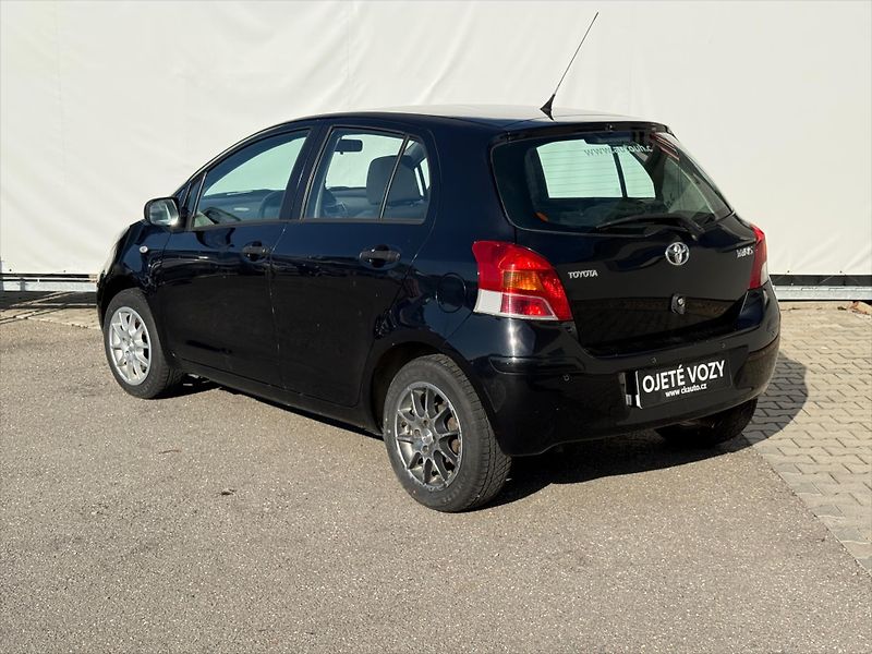 Toyota Yaris 1,3 Terra Cool - fotka 6 z 13