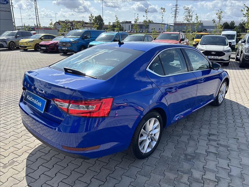 Škoda Superb 2,0 TDI 110kW Style DSG - fotka 6 z 47