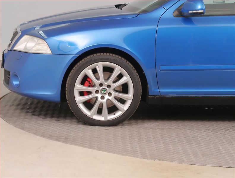 Škoda Octavia (2009) RS 2.0 TFSI, Xenony, Tempomat - fotka 14 z 15