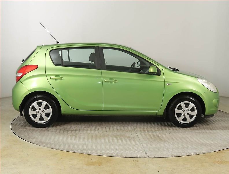 Hyundai i20 (2009) 1.2 - fotka 6 z 14