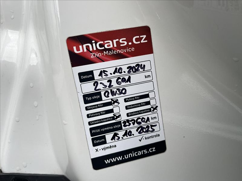 Citroën C4 1,6 BlueHDi  Live Edition - fotka 21 z 22