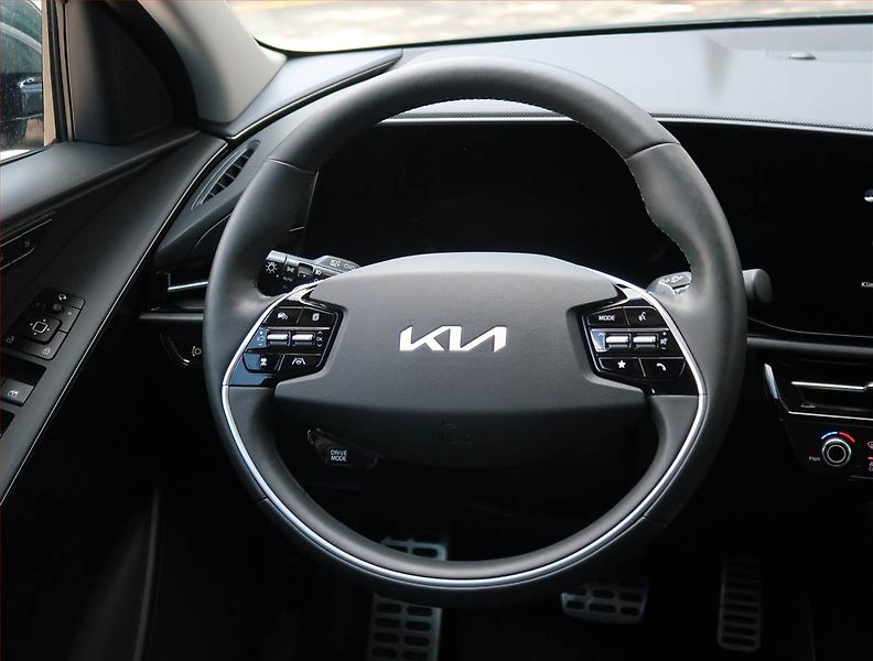 Kia Niro (2023) Premium Hybrid - fotka 16 z 29