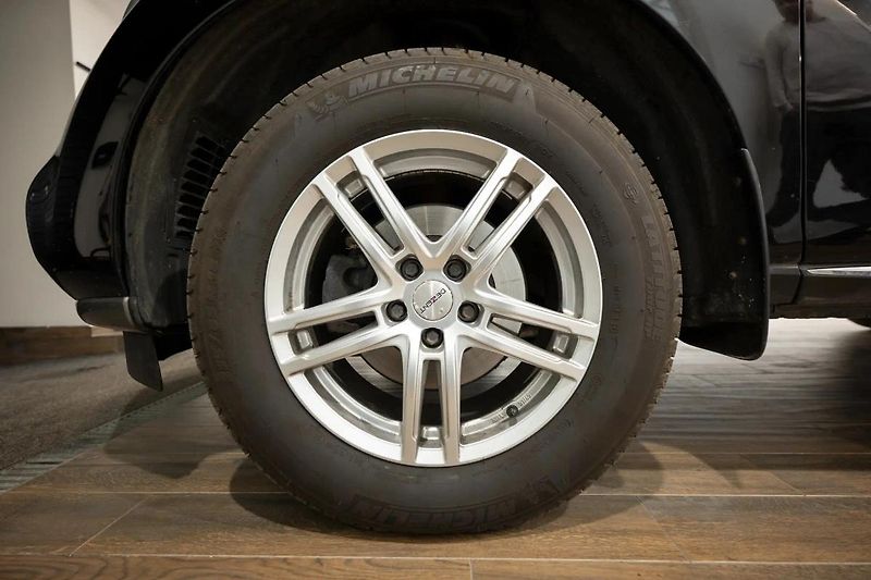 Nissan Murano 2.5 DCI 140 kW 4X4 - fotka 32 z 35