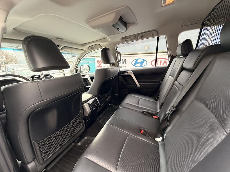 Toyota Land Cruiser 2.8-MAX.VÝBAVA-TAŽNÉ 3t-DPH - fotka 19 z 31