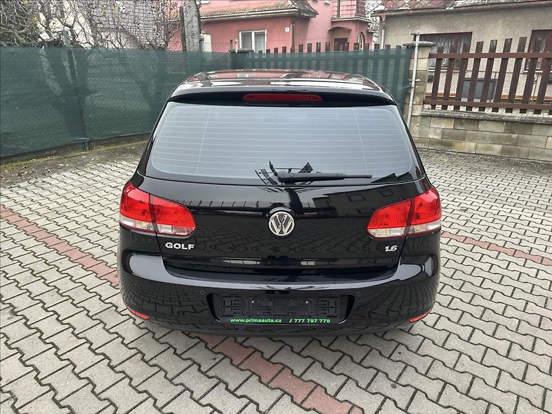 Volkswagen Golf 1,6 MPI - fotka 6 z 20