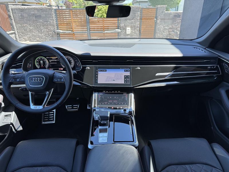 Audi Q8 (2025) 60TFSI e QUATTRO, B&O, Tažné  - fotka 23 z 38