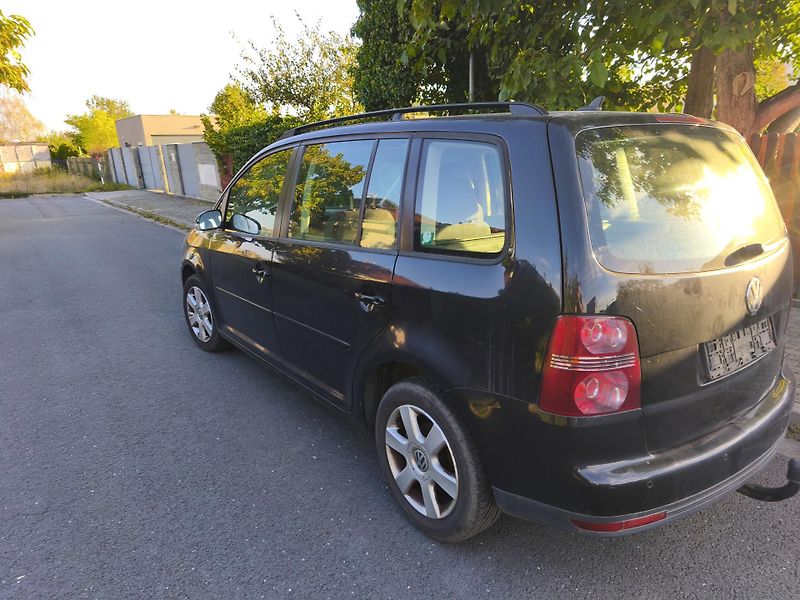 Volkswagen Touran (2008) 2.0 TDI-AUTOMAT.PŘEVODOVKA MÁ  - fotka 6 z 11