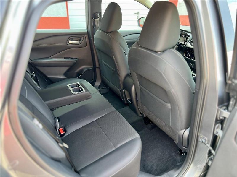 Nissan Qashqai 1,3 mHEV / Business / Xtronic - fotka 16 z 43