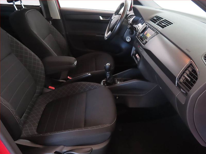 Škoda Fabia (2015) 1.2 TSI, Park. senzory - fotka 9 z 13