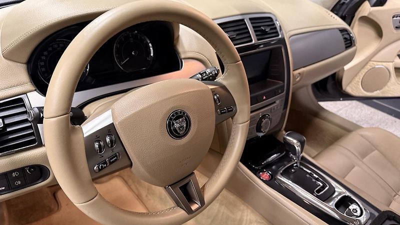 Jaguar XK (2009) V8 3.5i, REZERVOVÁNO - fotka 18 z 55