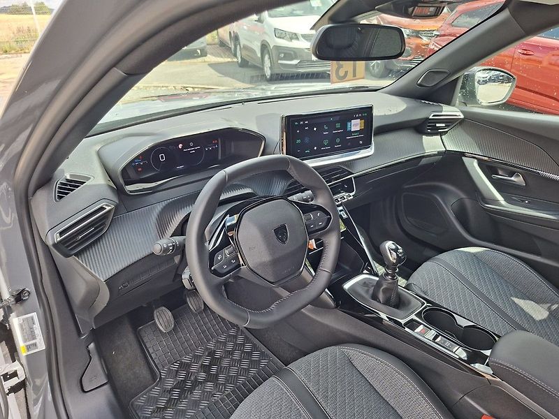 Peugeot 2008 ALLURE 1,2 PT 100k M6 - fotka 13 z 27