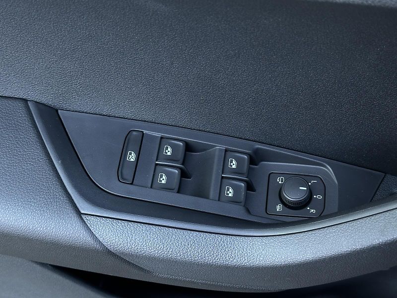 Škoda Karoq 2.0TDi 4x4 DSG 150PS Sportline - fotka 15 z 46