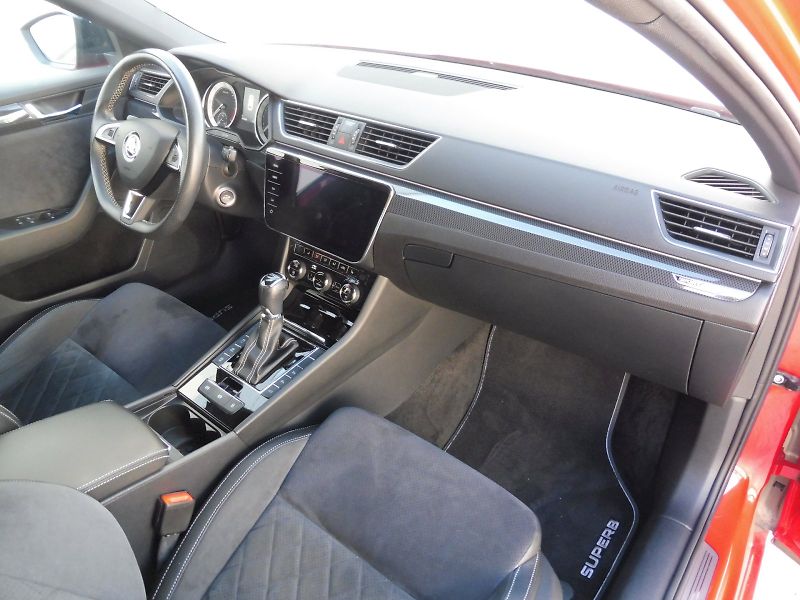 Škoda Superb (2018) Combi SportLine 2,0 TDI 140kW - fotka 8 z 28