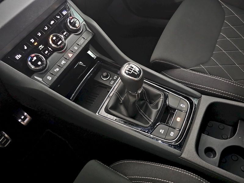 Škoda Karoq (2025) 1.5TSi 110kW SPORTLINE TAŽNÉ - fotka 20 z 30