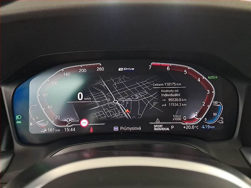 BMW Řada 3 (2021) 320 e xDrive - fotka 11 z 25