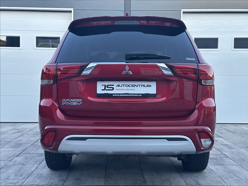 Mitsubishi Outlander 2,4 PHEV 224PS  Diamant 4x4 A/ - fotka 9 z 58