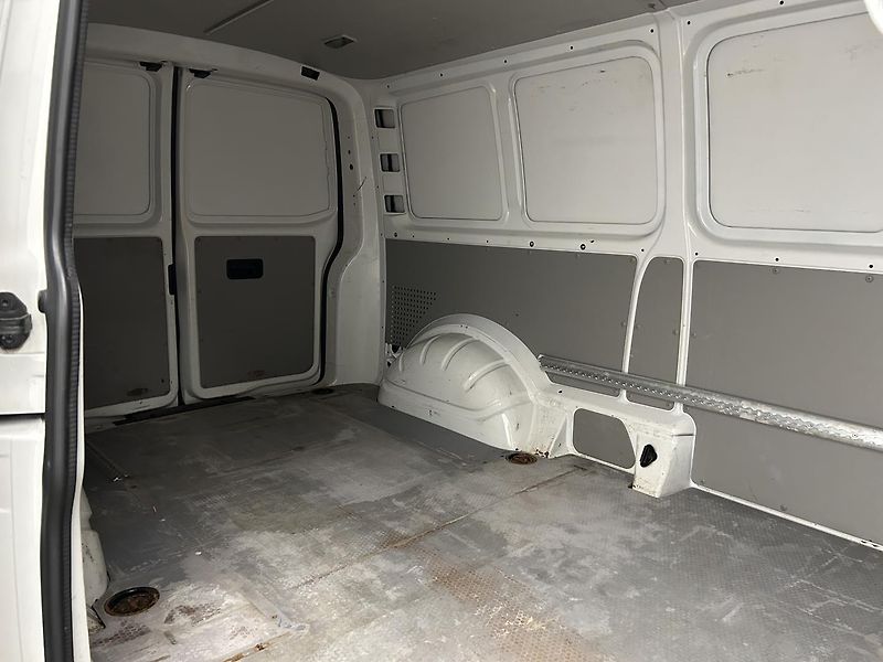 Volkswagen Transporter 2.0 TDI Long - fotka 16 z 22