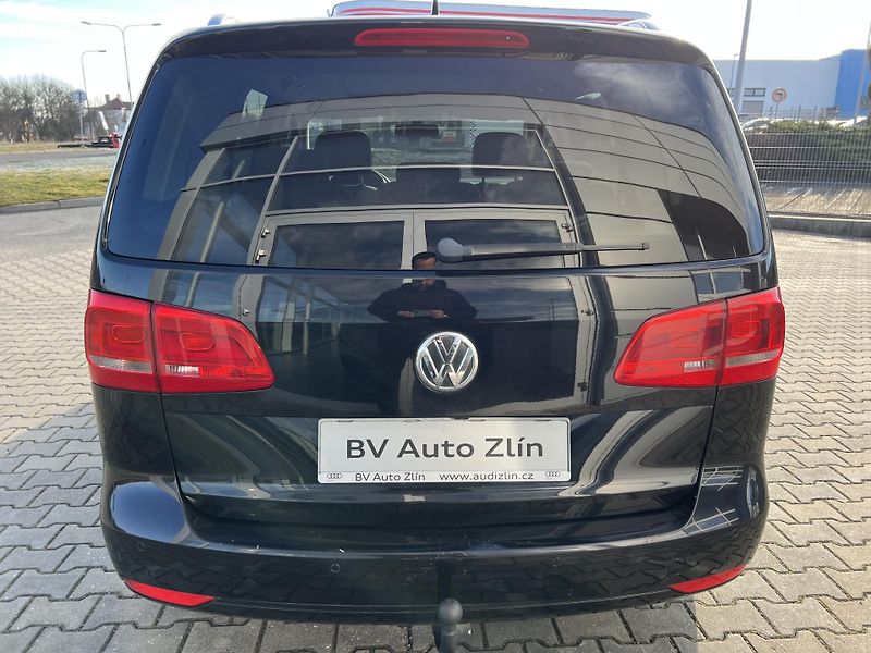 Volkswagen Touran (2013) 2.0 TDI Highline - fotka 4 z 33