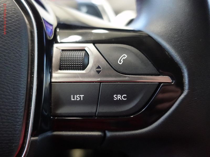 Peugeot 3008 (2019) 1.2PT, Allure, AT, navi - fotka 17 z 22