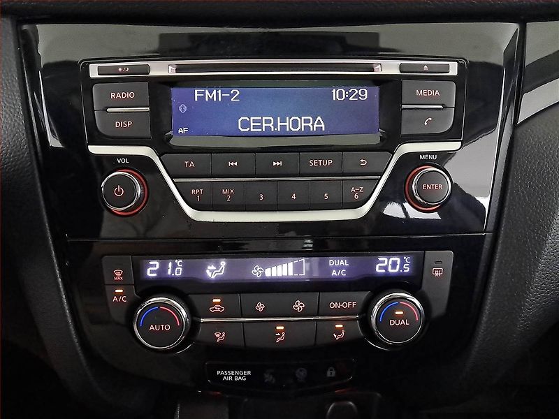 Nissan Qashqai (2015) 1.2 DIG-T, Tempomat - fotka 12 z 17