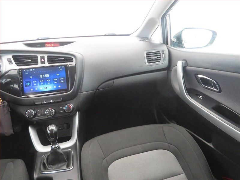 Kia Ceed (2012) 1.4 CVVT, Serv.kniha, Tempomat - fotka 8 z 17