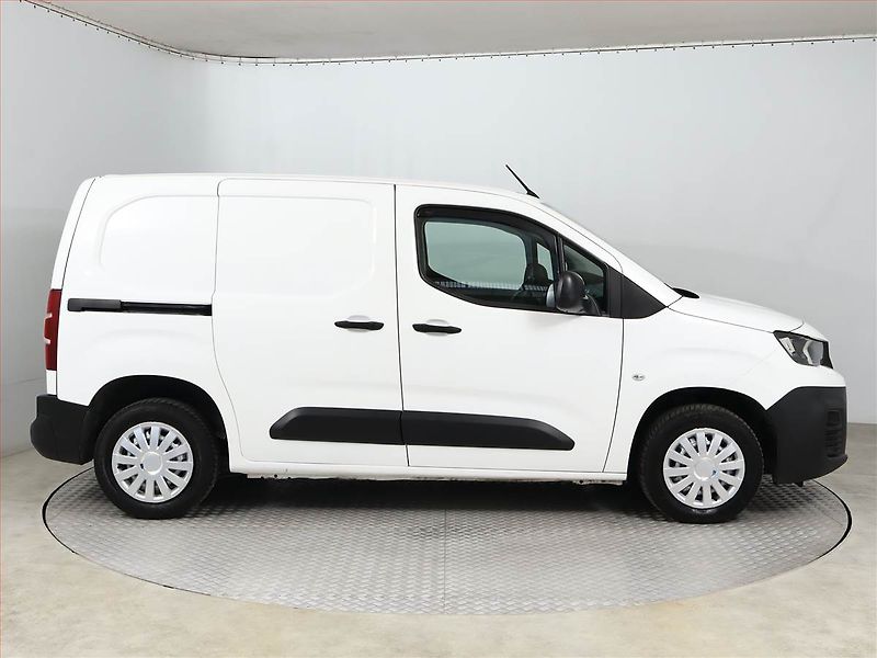 Peugeot Partner (2020) 1.5 BlueHDi, ČR - fotka 6 z 15